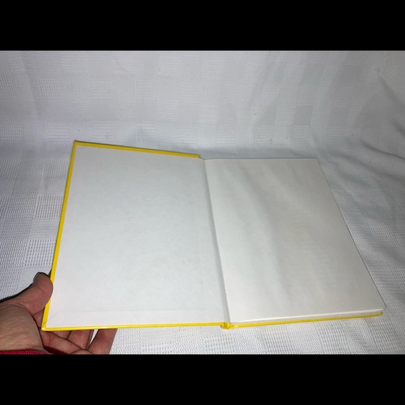 'Amelia Bedelia Helps Out' (MISPRINT BOOK) - Picture 2 of 9